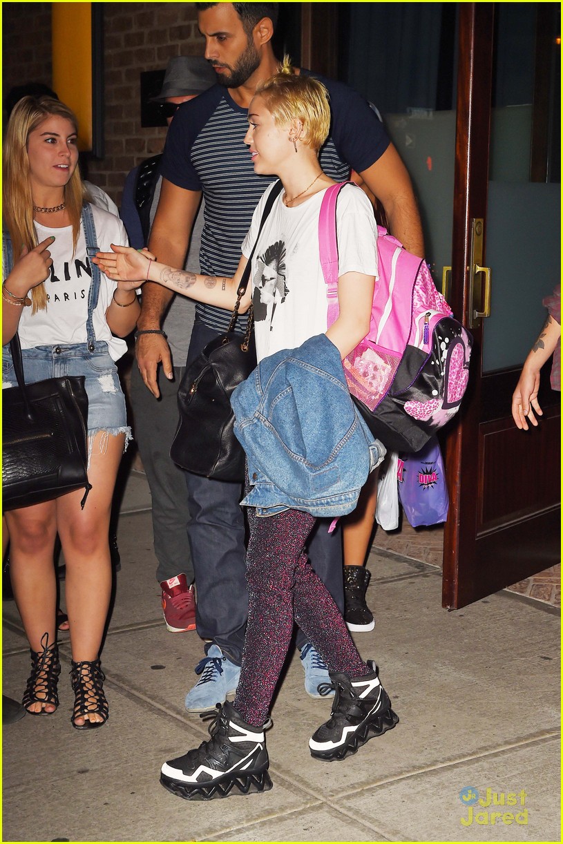 Miley Cyrus is All About Her Smilers in NYC | Photo 715493 - Photo