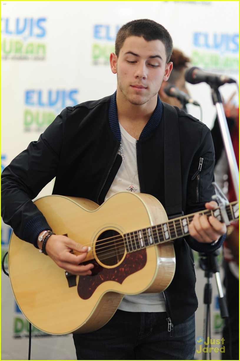 Nick Jonas Performs Acoustic Version of 'Jealous' Watch Now! Photo