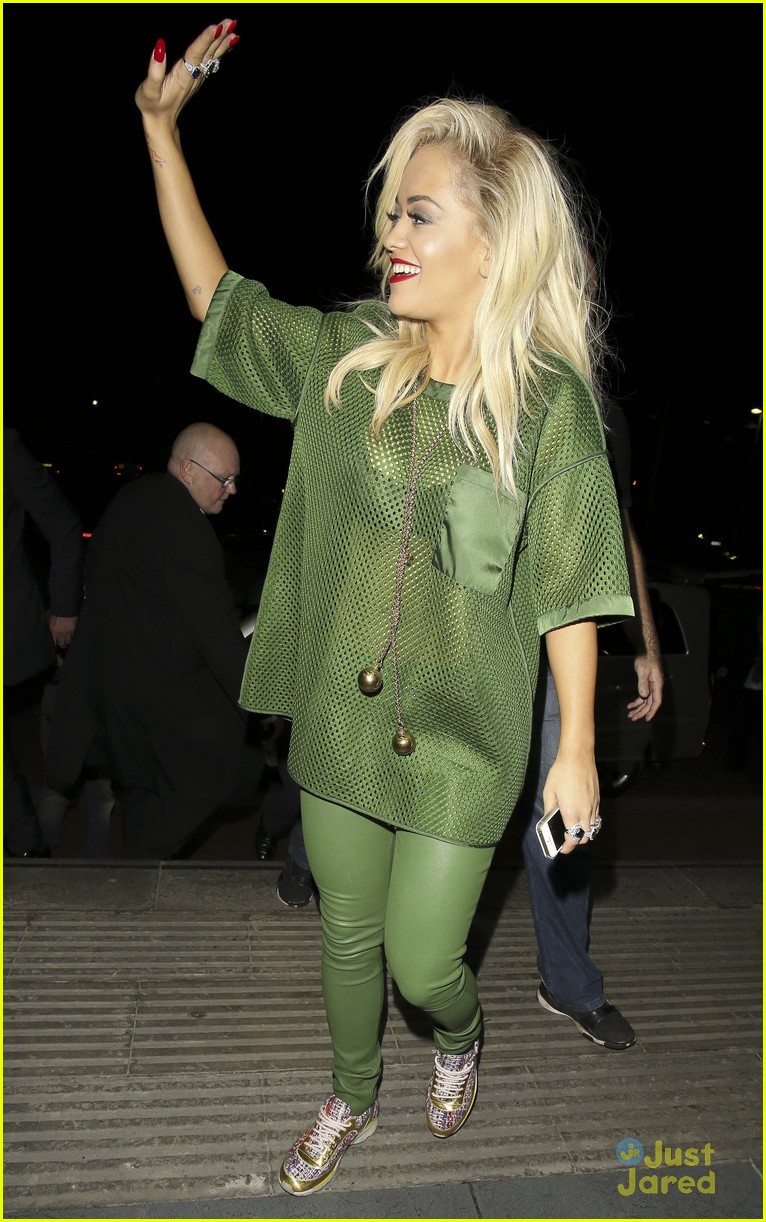 Full Sized Photo of rita ora green the voice filming manchester 08