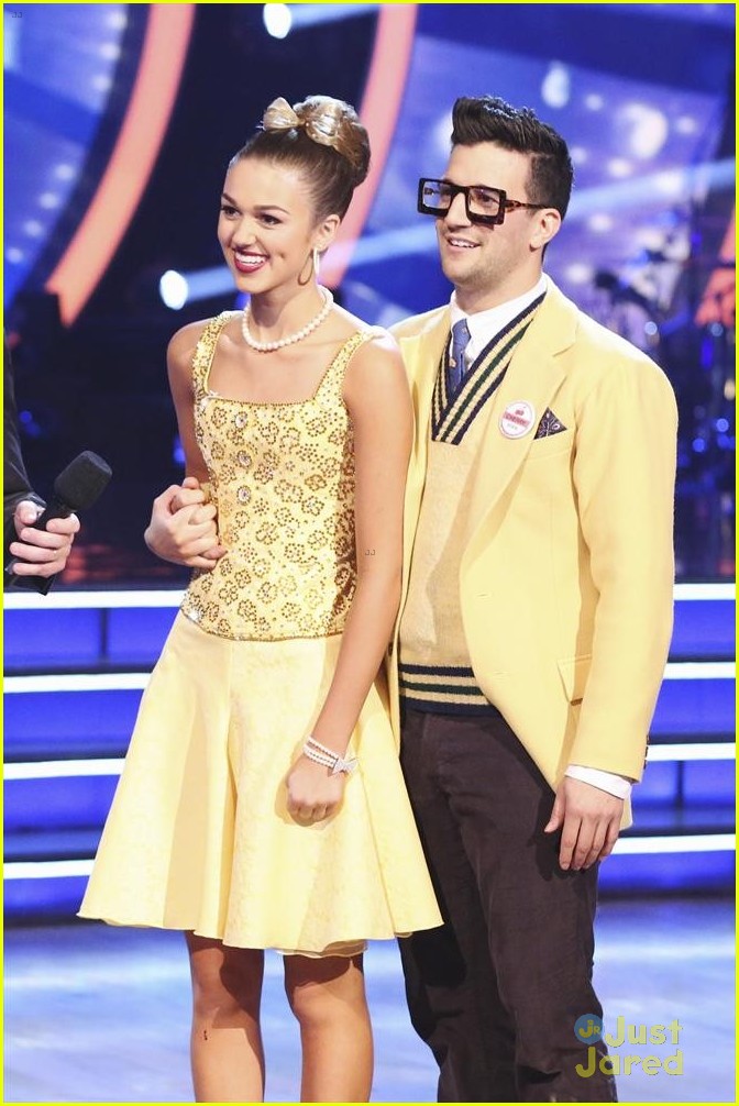 Sadie Robertson Flies Away On Balloons During Viennese Waltz On Dwts See The Pics Photo 2795