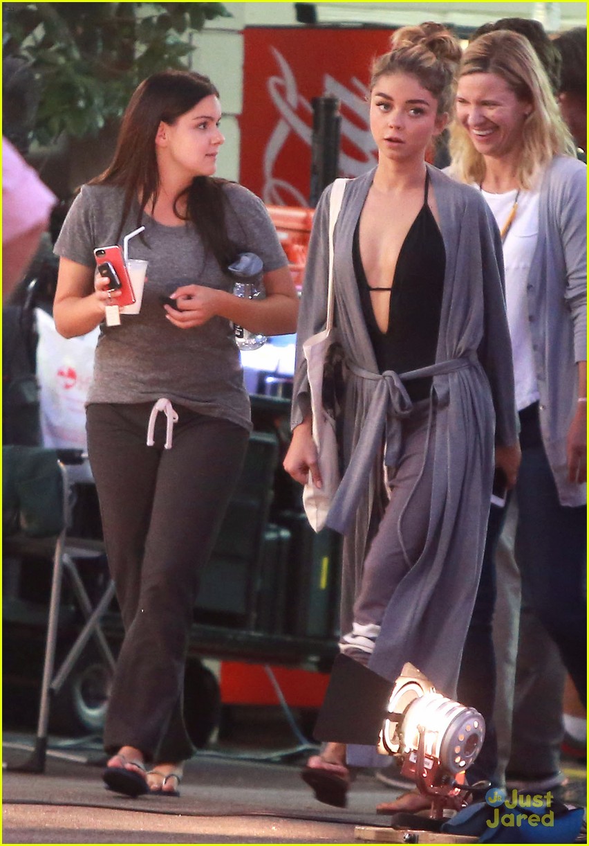 Sarah Hyland & Ariel Winter Meet Up at Modern Family's Craft Services