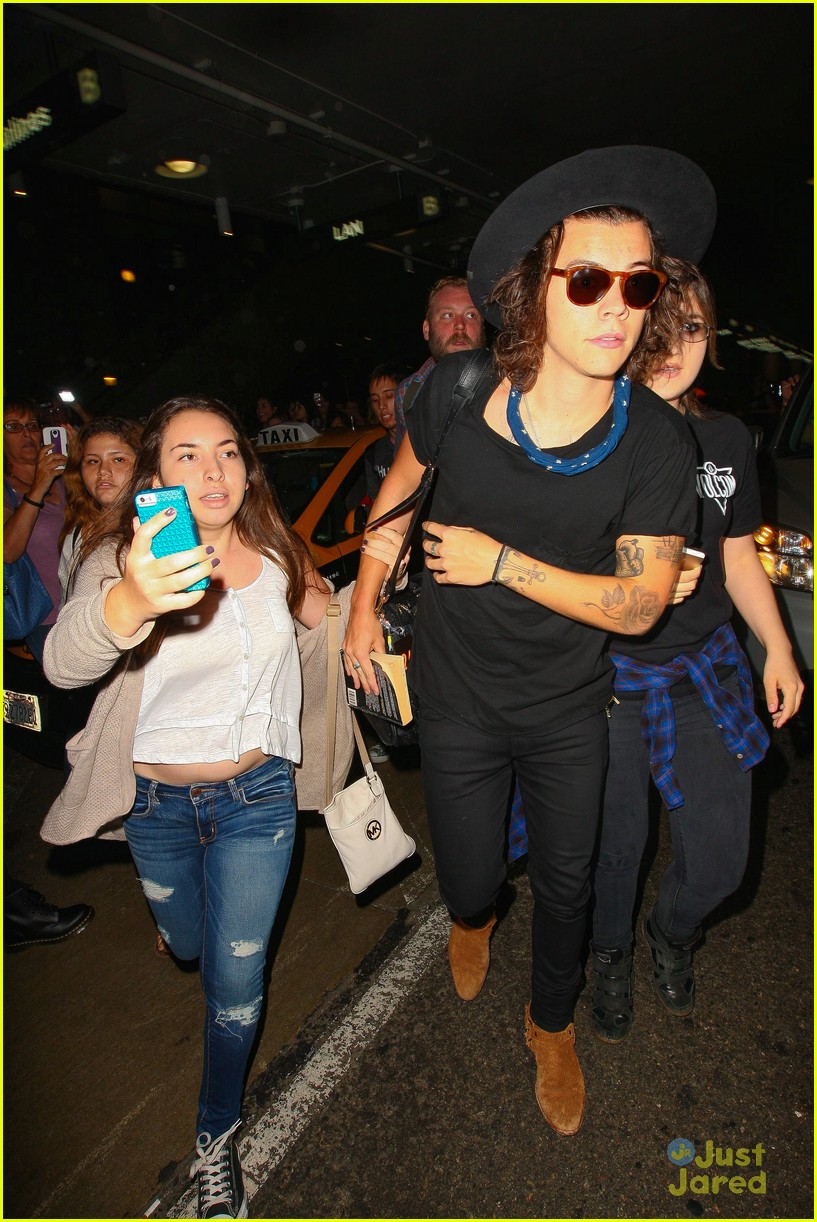 Harry Styles Attempts to Make His Way Through Crowd of Fans at LAX ...