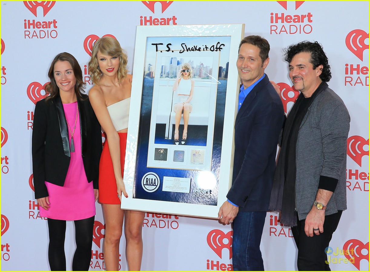 Taylor Swift Marks a Major Milestone at iHeartRadio Music Festival