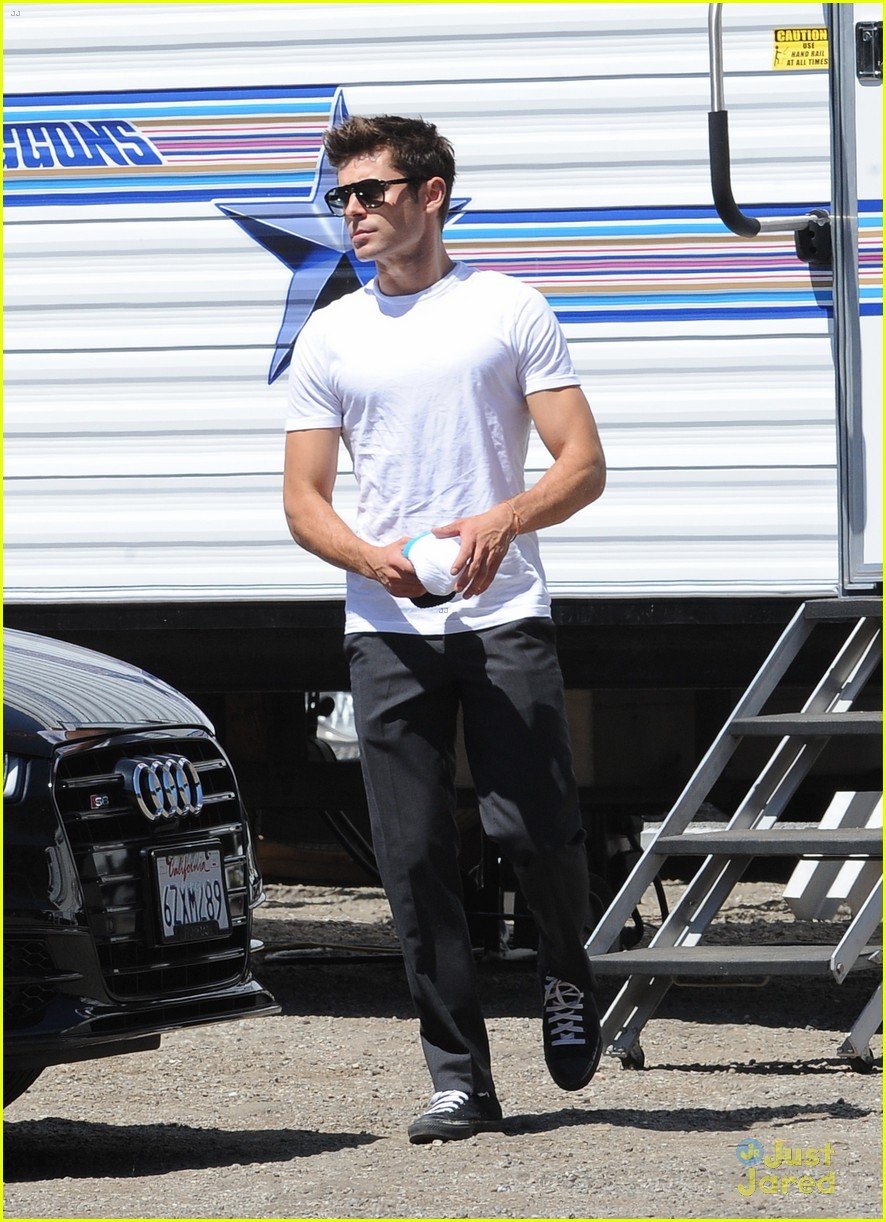 Zac Efron Switches into a Suit on 'We Are Your Friends' Set | Photo ...