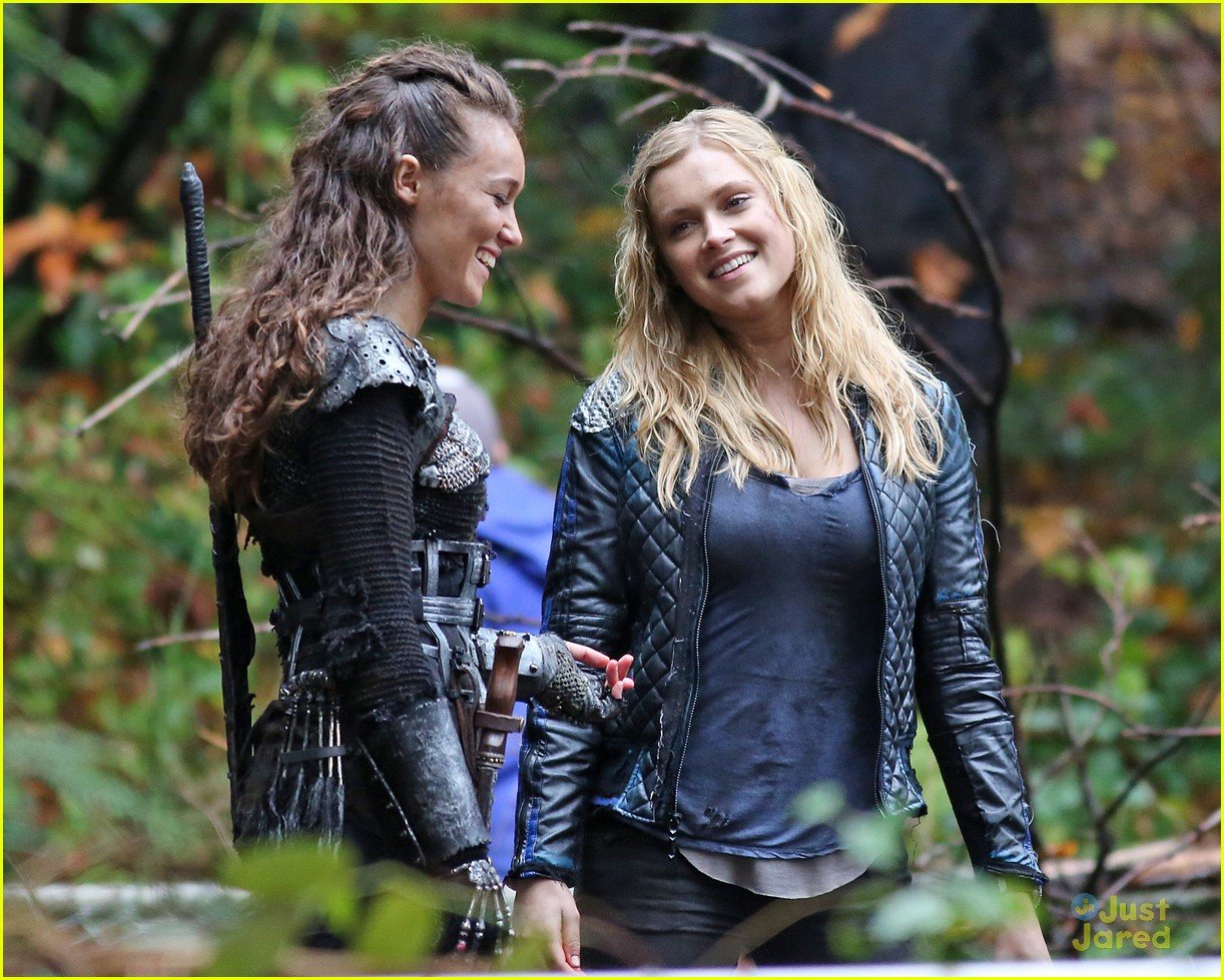 Eliza Taylor Heads Back Into The Woods on 'The 100' | Photo 736045 ...