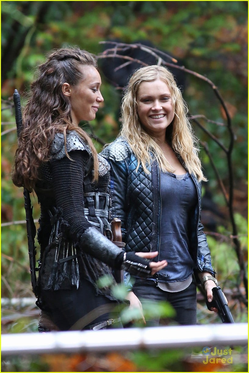 Eliza Taylor Heads Back Into The Woods on 'The 100' | Photo 736048 ...