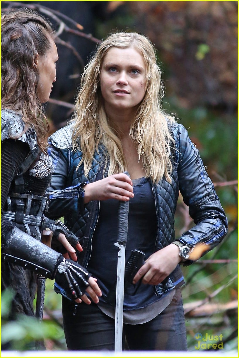 Eliza Taylor Heads Back Into The Woods on 'The 100' | Photo 736050 ...