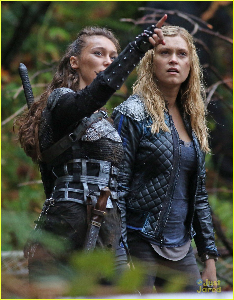 Eliza Taylor Heads Back Into The Woods on 'The 100' | Photo 736051 ...