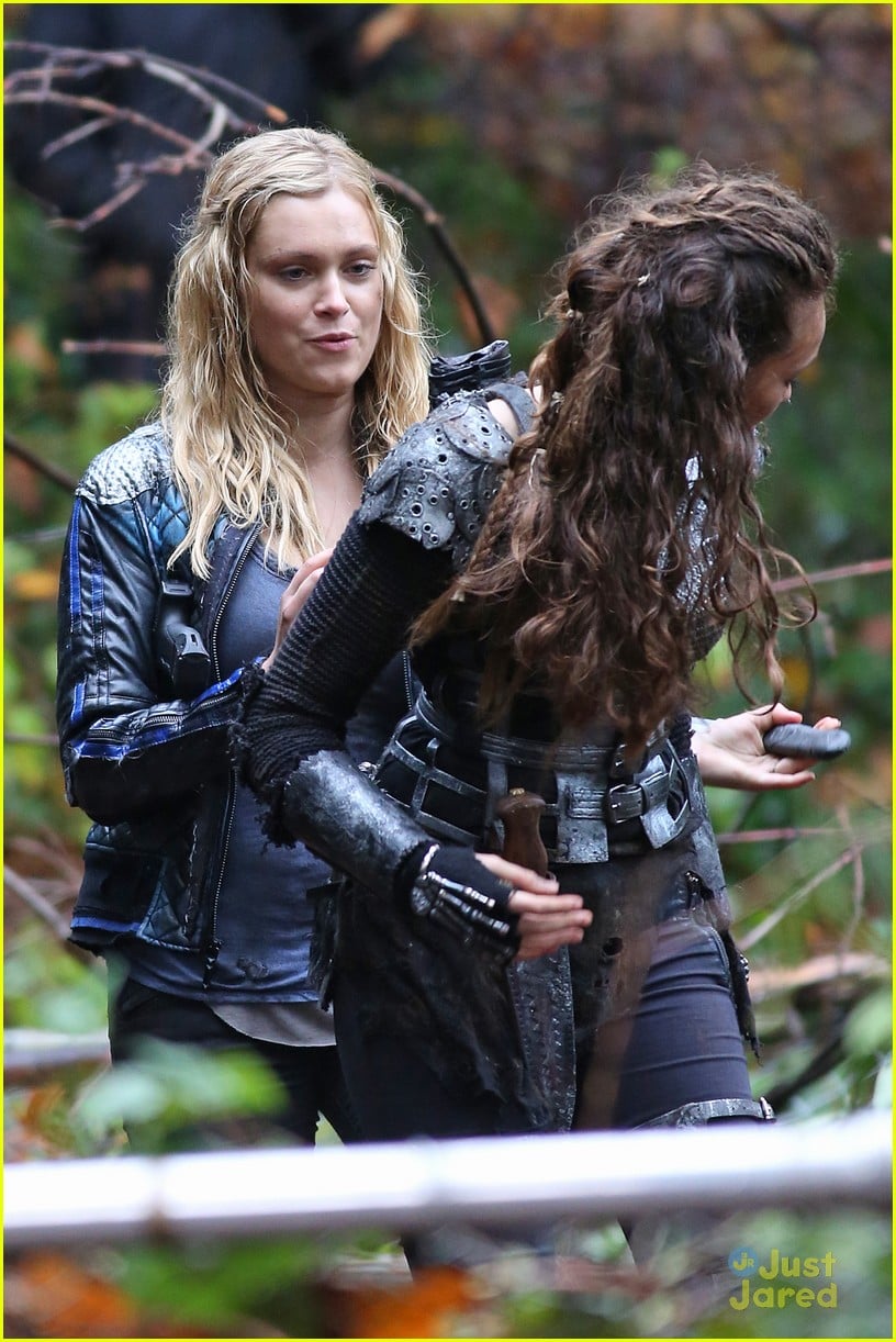 Eliza Taylor Heads Back Into The Woods on 'The 100' | Photo 736054 ...