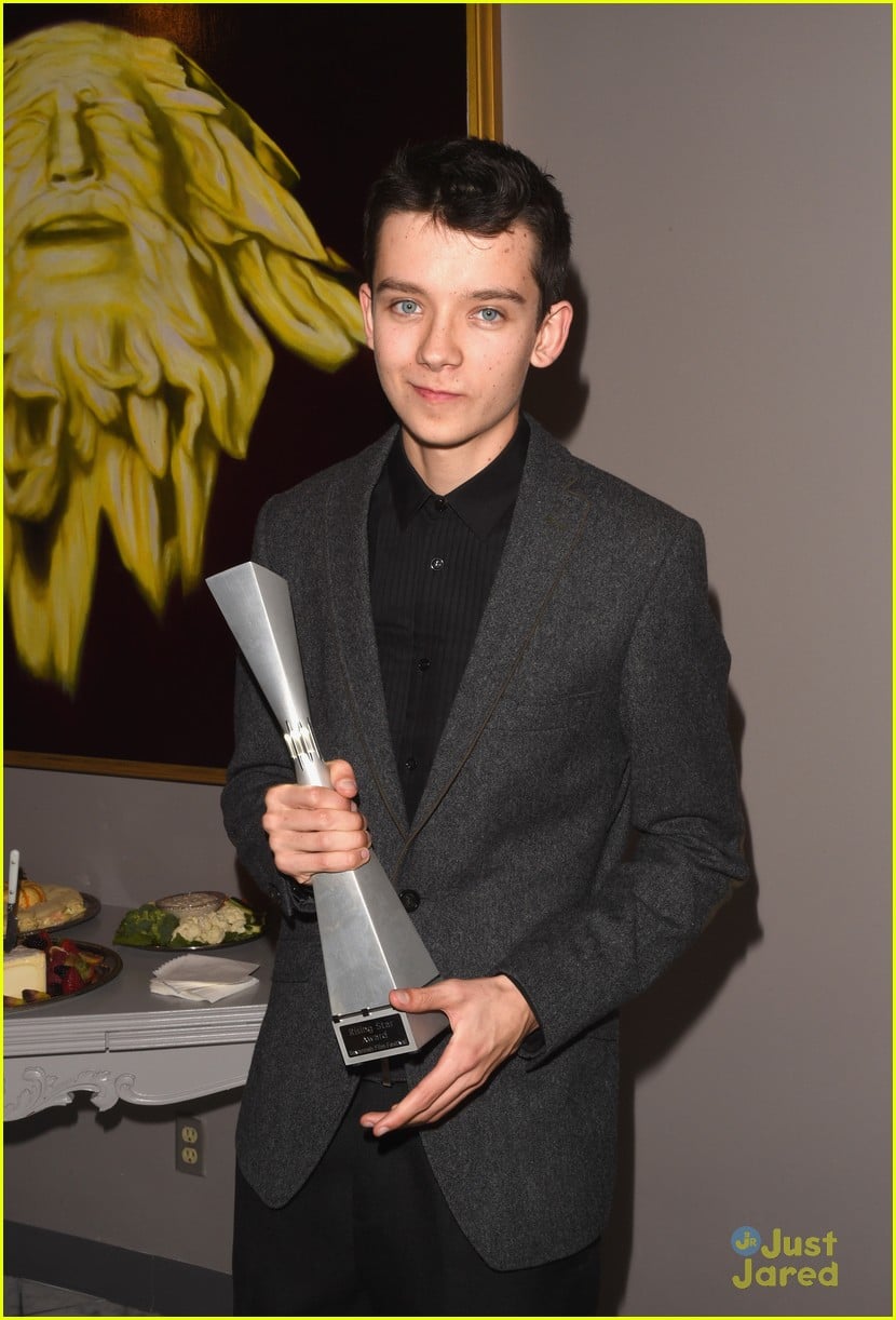 Asa Butterfield Honored With Rising Star Award At Savannah Film Festival Photo Asa Butterfield Pictures Just Jared Jr