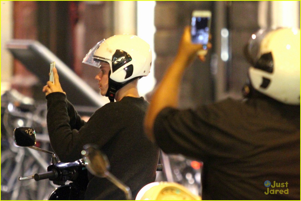 Justin Bieber Enjoys Florence Sights On Vespa | Photo 726721 - Photo