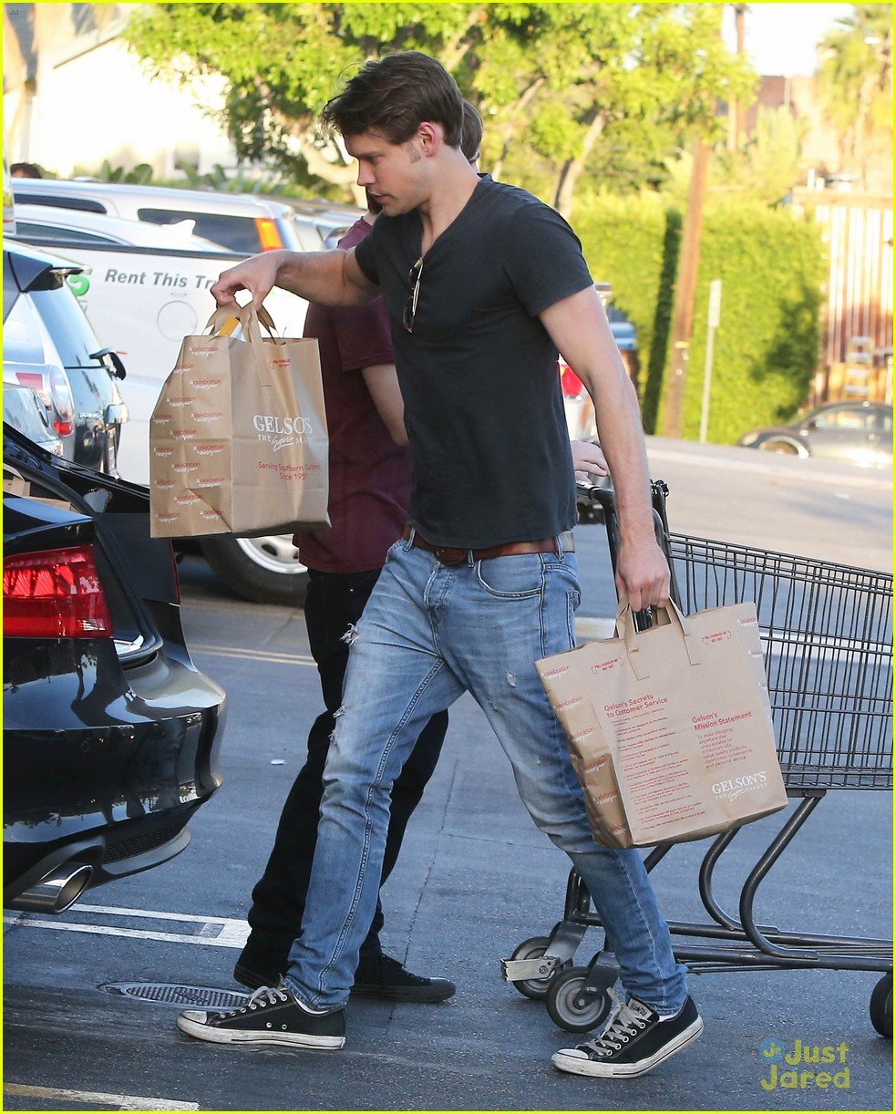 Chord Overstreet Picks Up Groceries Before Dodgers Game | Photo 726242 ...