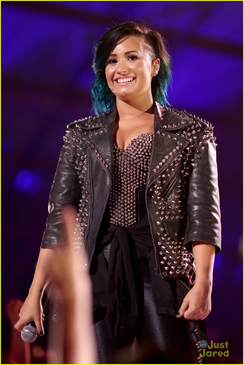 Demi Lovato's Boyfriend Wilmer Valderrama Shows Support at Vevo Concert