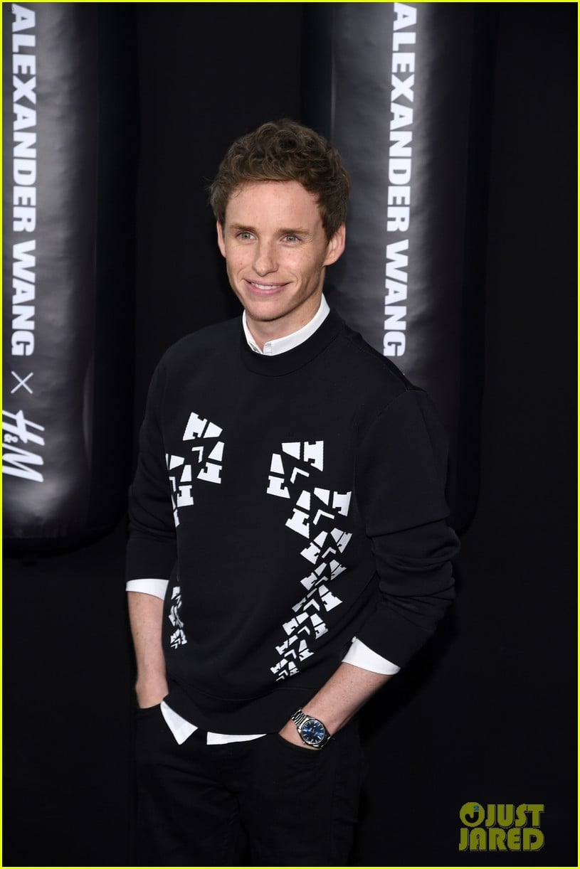 Dakota Fanning & Eddie Redmayne Watch Karlie Kloss Work The Runway at