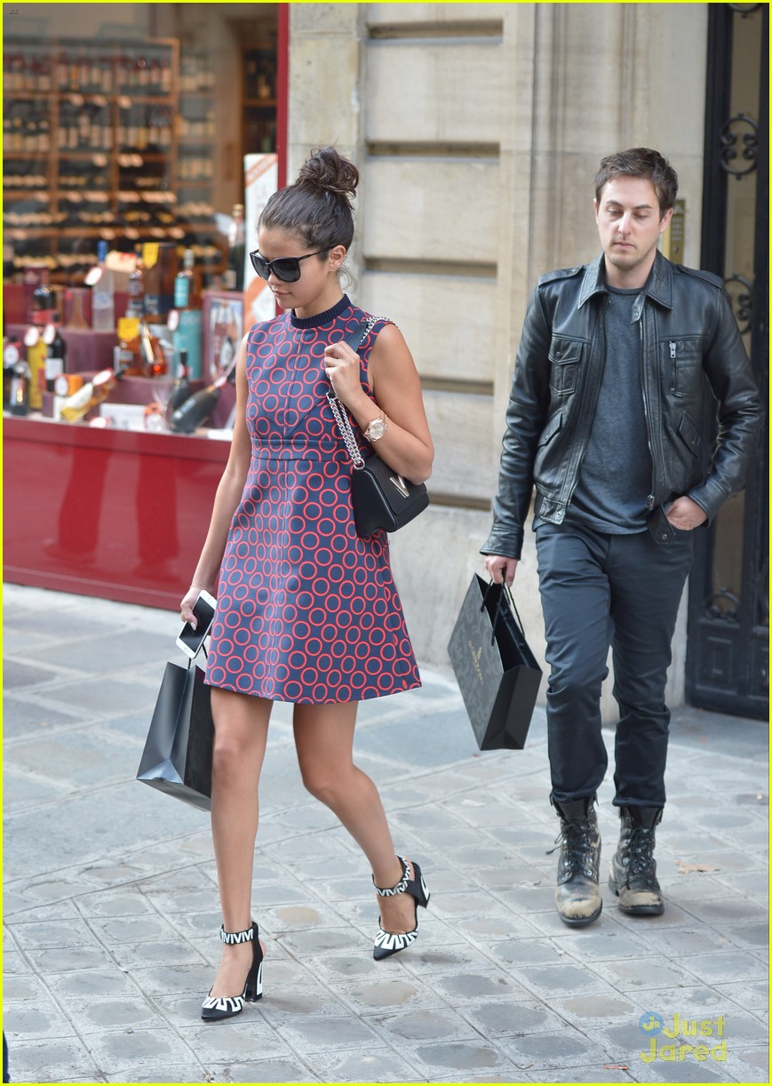 Selena Gomez Seduce A Louis Vuitton