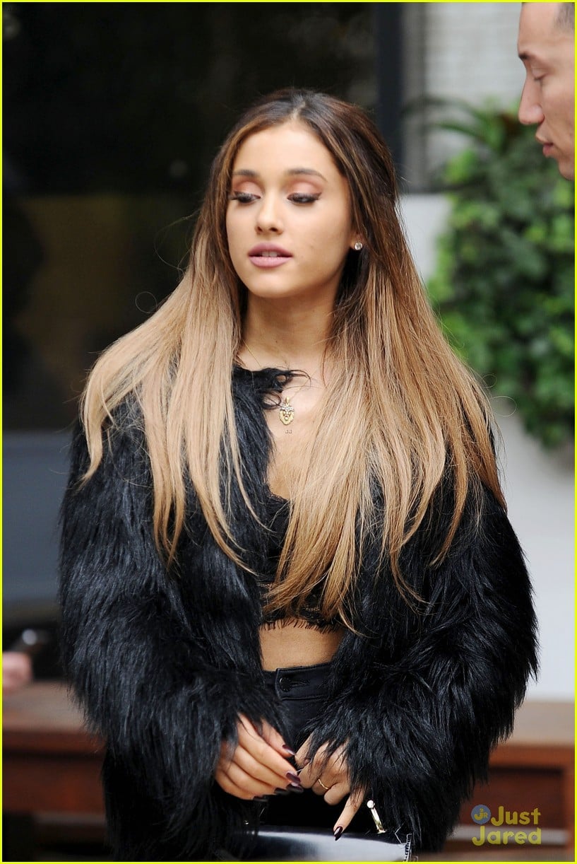 Full Sized Photo of ariana grande lets her hair down 07 | Ariana Grande ...