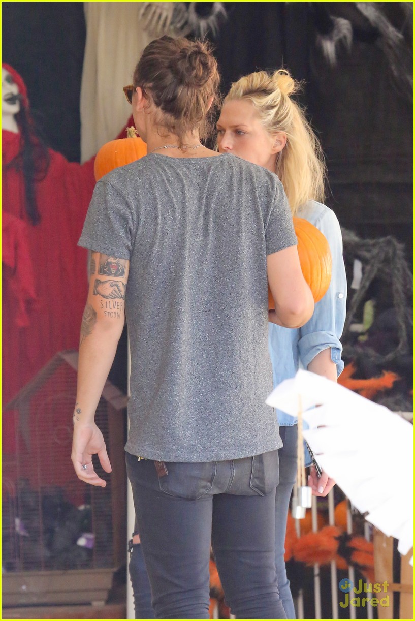 Harry Styles Goes Pumpkin Picking with Erin Foster! | Photo 727918