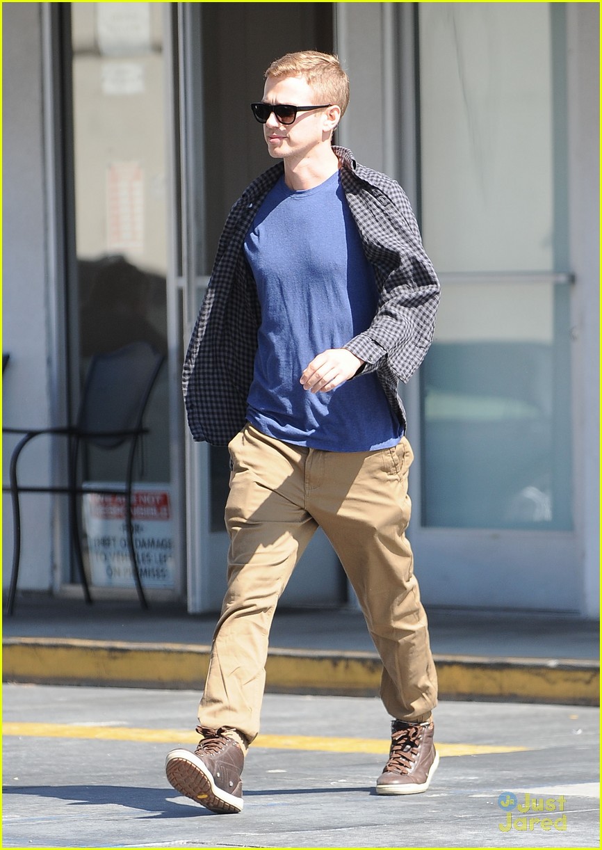 Full Sized Photo of hayden christensen pumps gas before baby 07