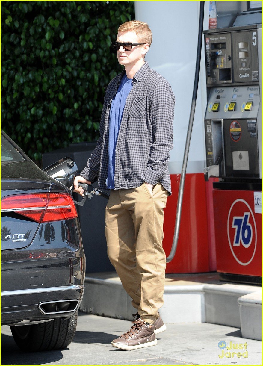 Hayden Christensen Promotes 'American Heist' at Gas Station | Photo ...