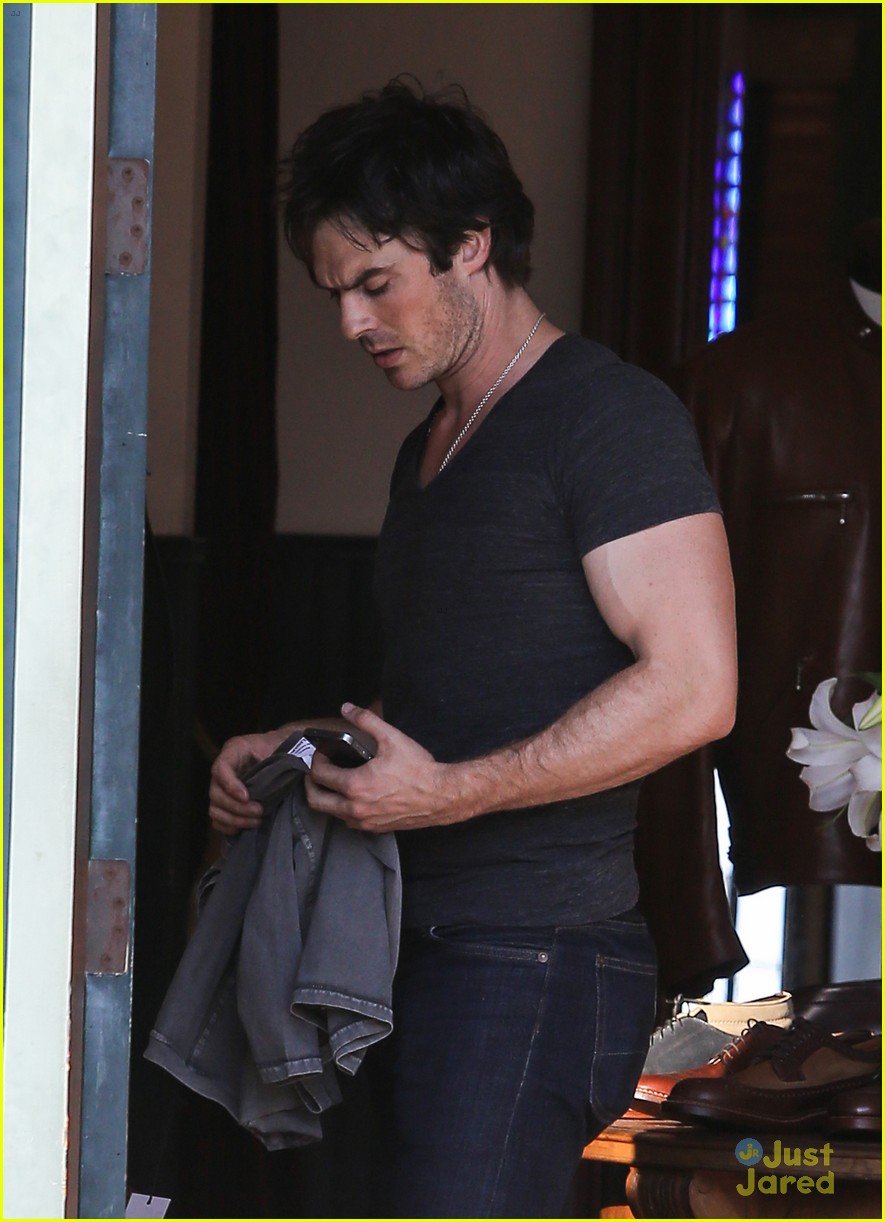 25 йен. Ian Somerhalder bulge. Йен Сомерхолдер бицепс. Йен Сомерхолдер тренировки. Йен Сомерхолдер бицепс и торс.