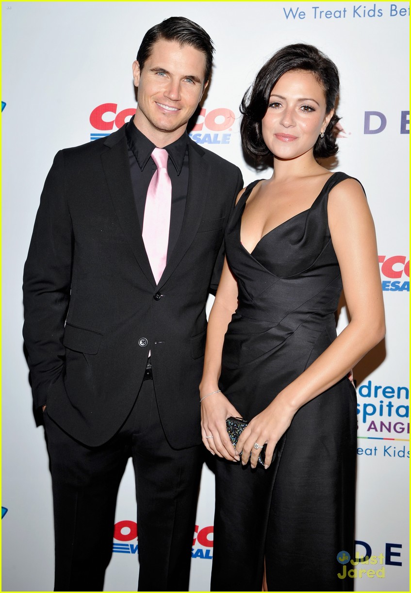 Engaged Couple Italia Ricci & Robbie Amell Make Our Hearts Melt at ...