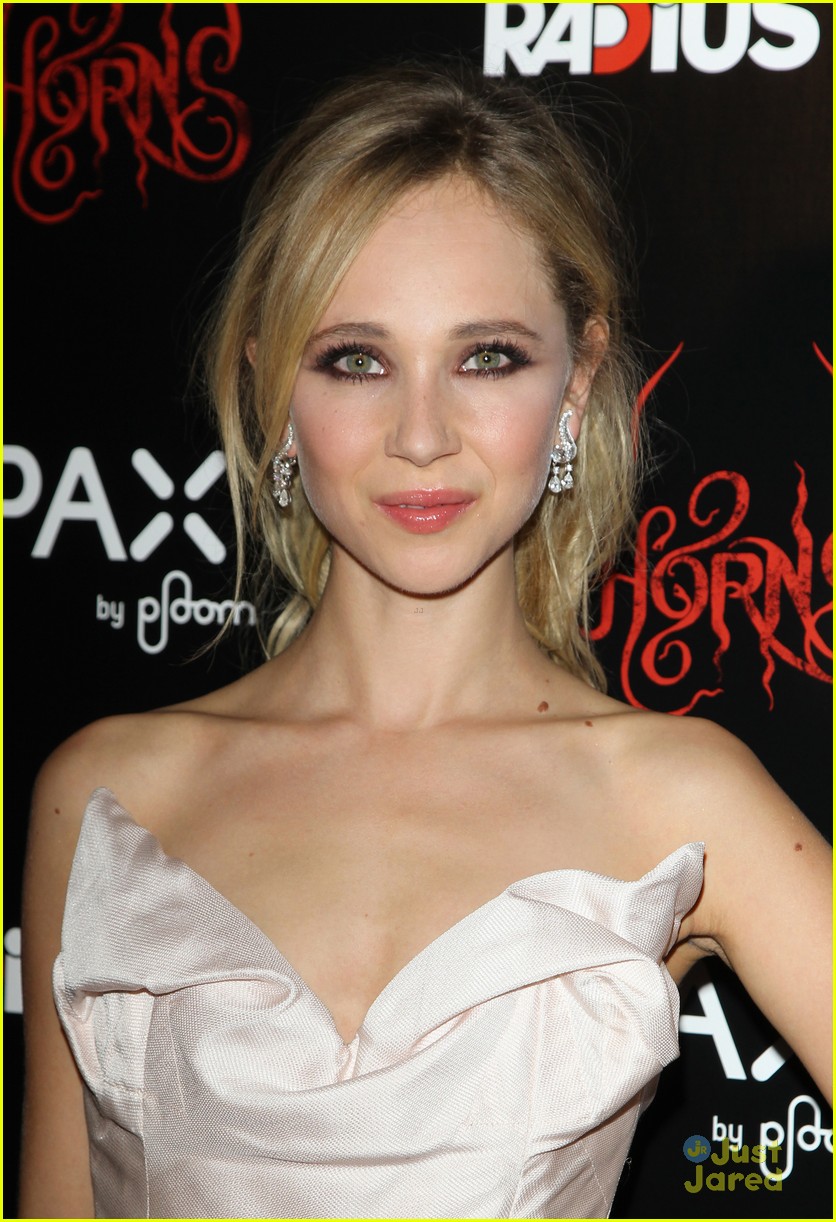 Full Sized Photo Of Juno Temple Horns Hollywood Premiere 14 Juno Temple Says Daniel Radcliffe 0643