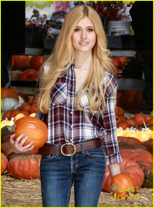 Katherine McNamara Picks Out the Perfect Pumpkin for Halloween | Photo