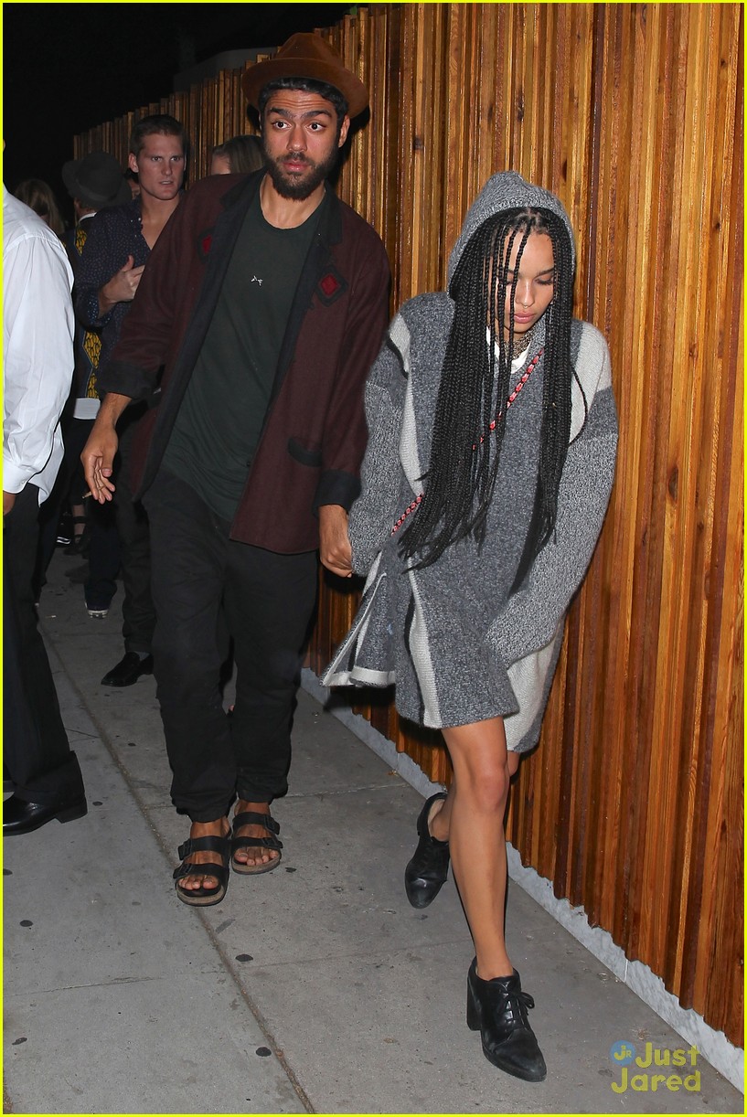 Zoe Kravitz & Noah Becker Walk Hand in Hand at Lily Allen Concert After ...