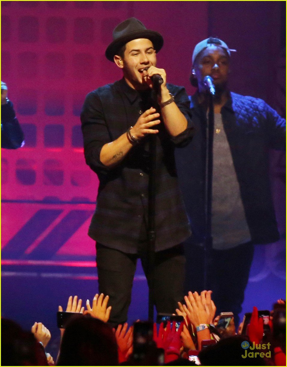 Nick Jonas Performs 'Jealous' At We Day Vancouver | Photo 733516 ...