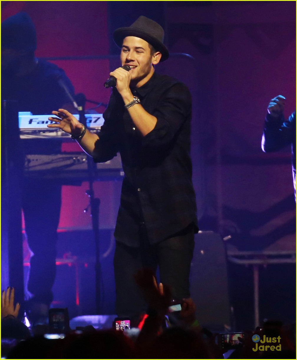 Nick Jonas Performs 'Jealous' At We Day Vancouver | Photo 733518 ...