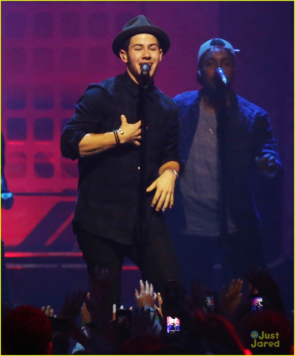 Nick Jonas Performs 'Jealous' At We Day Vancouver | Photo 733522 ...