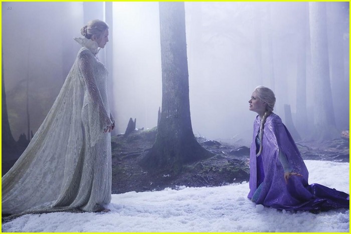 The Two Snow Queens Meet In This Weekend's 'Once Upon A Time' | Photo ...