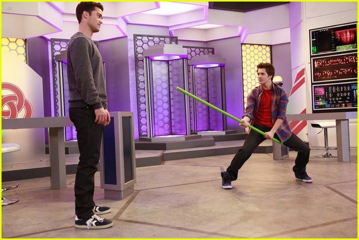 It's Brother Versus Brother On 'Lab Rats' Tonight! | Photo 732335 ...