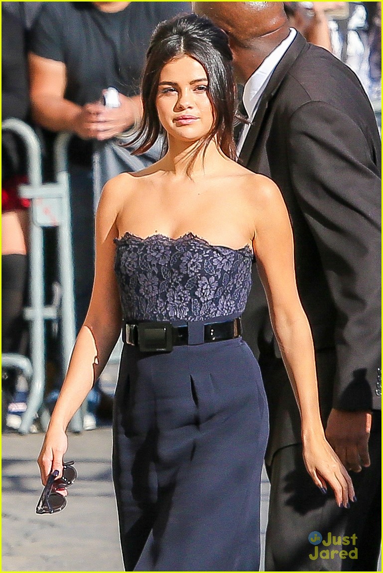 Full Sized Photo Of Selena Gomez Likes To Walk Around Her House Naked 08 Selena Gomez Reveals 