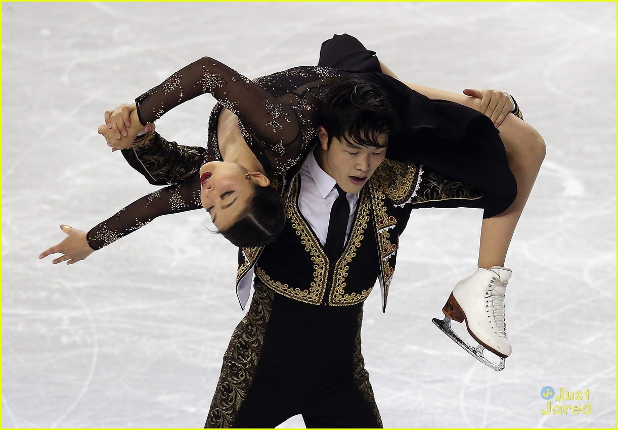 Madison Chock & Evan Bates, & Maia & Alex Shibutani Light Up Skate