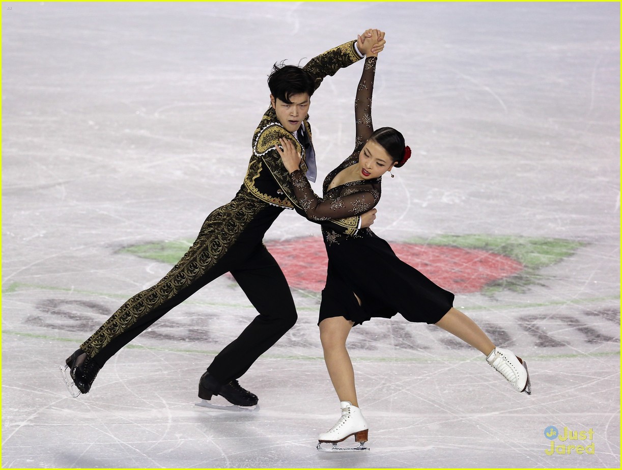 Madison Chock & Evan Bates, & Maia & Alex Shibutani Light Up Skate