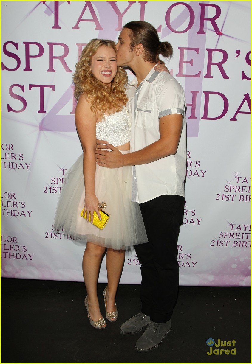 Taylor Spreitler And Spencer Knight