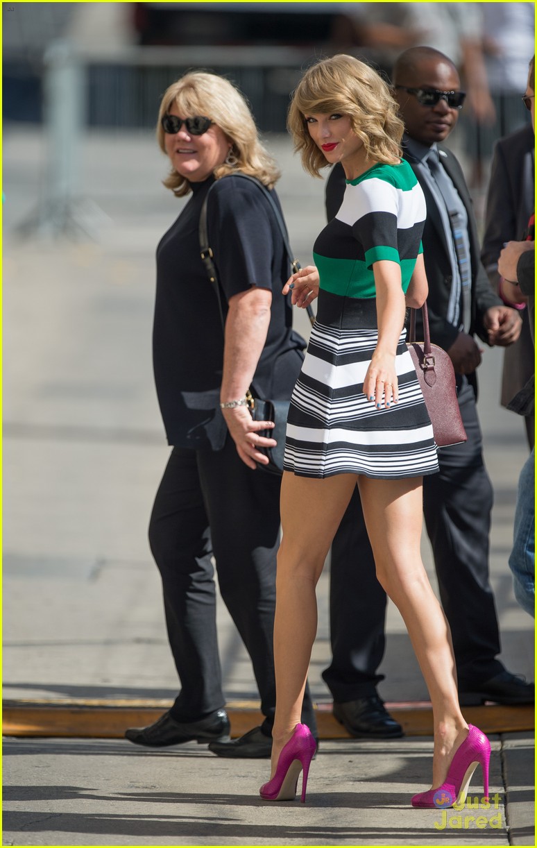 Taylor Swift Prepares For Her 'Jimmy Kimmel Live' Performance | Photo ...