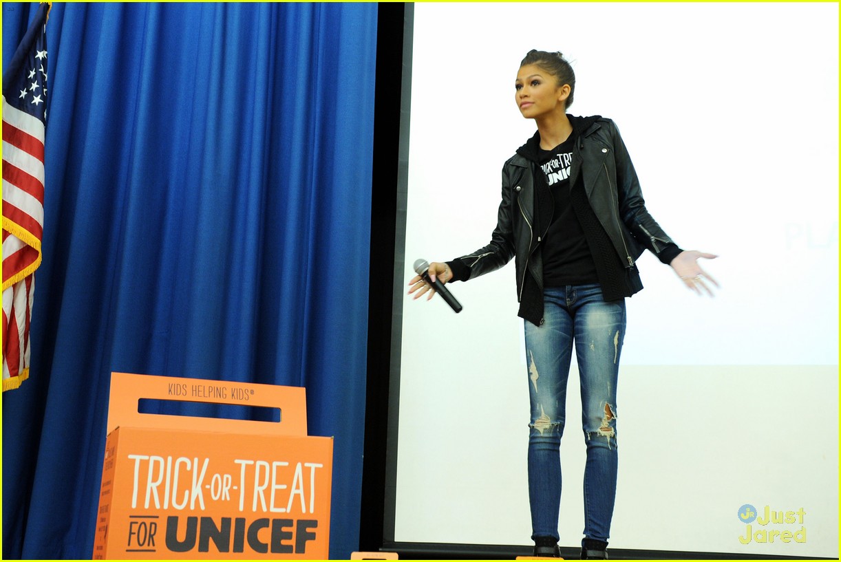 Zendaya surprises at NYC elementary school as she turns up for