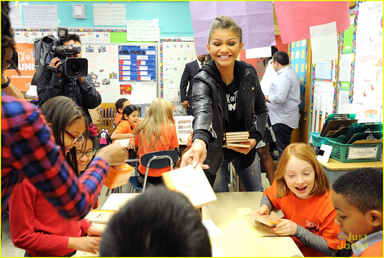 Zendaya surprises at NYC elementary school as she turns up for