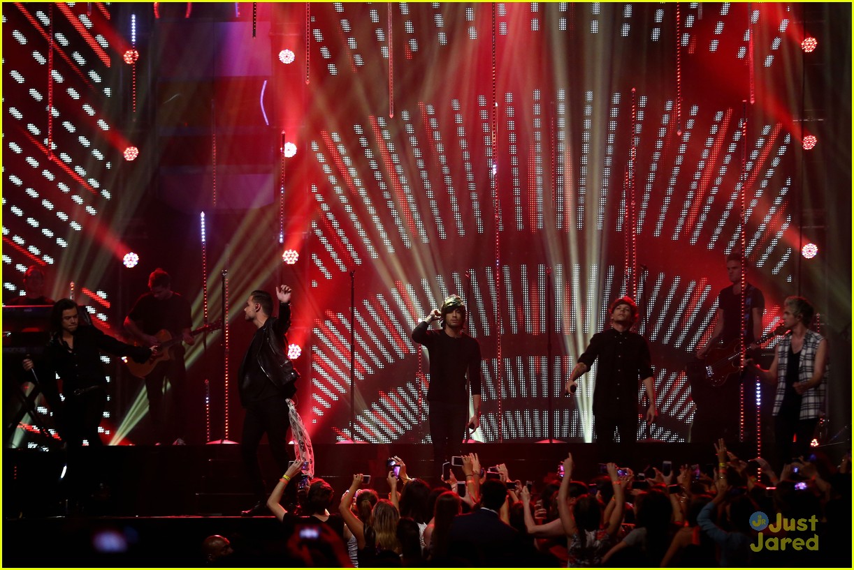 Zayn Malik Shows Off Healthy Head Of Hair For One Directions Aria Awards Performance Video 