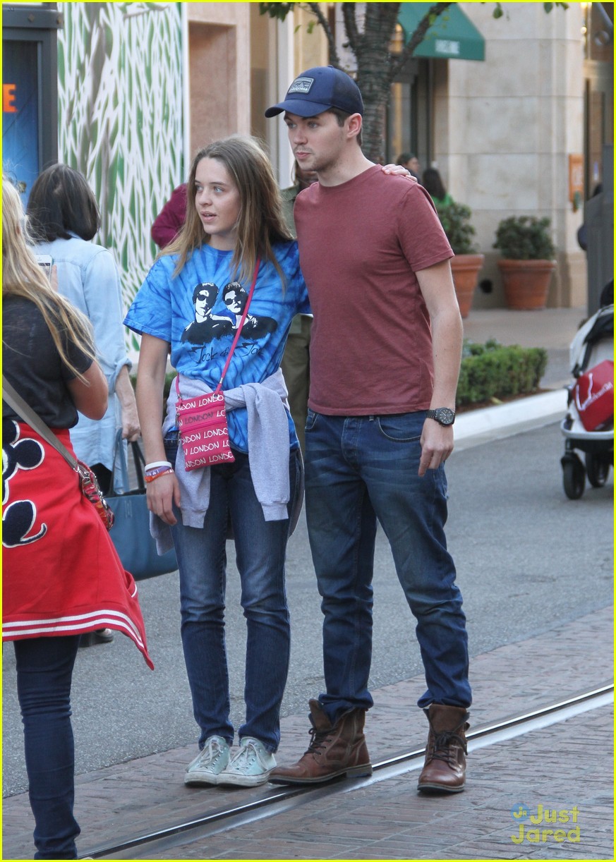 damian mcginty glee fans the grove 05