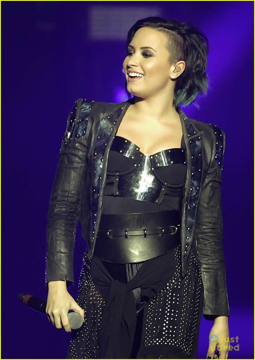 Demi Lovato: My World Tour Is My Workout | Photo 748617 - Photo Gallery ...