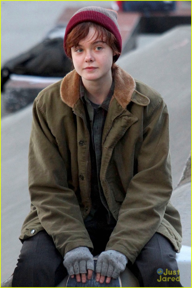 Elle Fanning Looks Completely Different On Set as a Transgender Teen ...