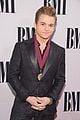 hunter hayes gets honored with medallion at bmi country awards 02