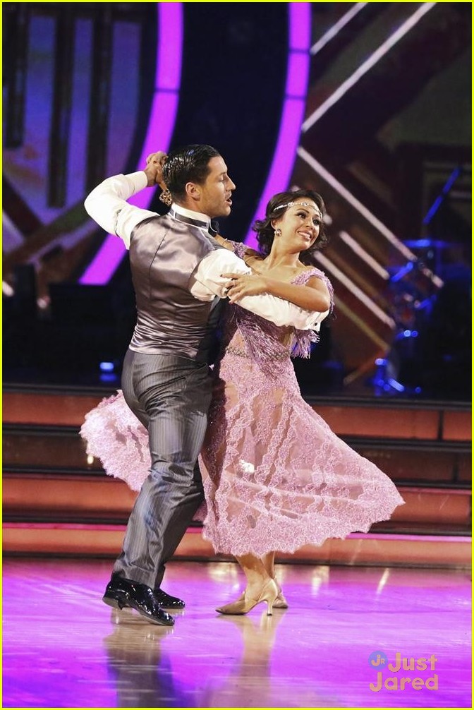 Janel Parrish And Val Chmerkovskiy Smooch During Dwts Week 9 See The Pics Photo 741171