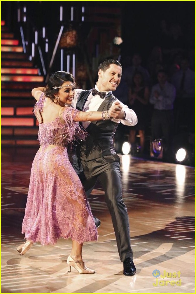 Janel Parrish And Val Chmerkovskiy Smooch During Dwts Week 9 See The Pics Photo 741174