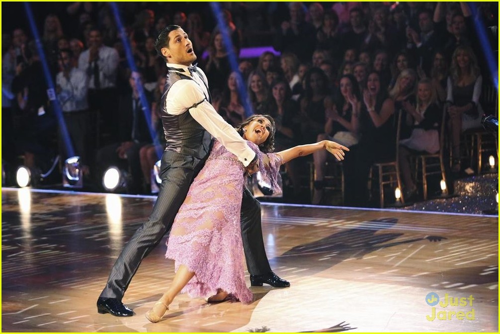 Janel Parrish And Val Chmerkovskiy Smooch During Dwts Week 9 See The Pics Photo 741176