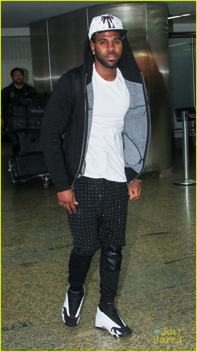 According To Jason Derulo, You Should Never Wear Fanny Packs Unless ...