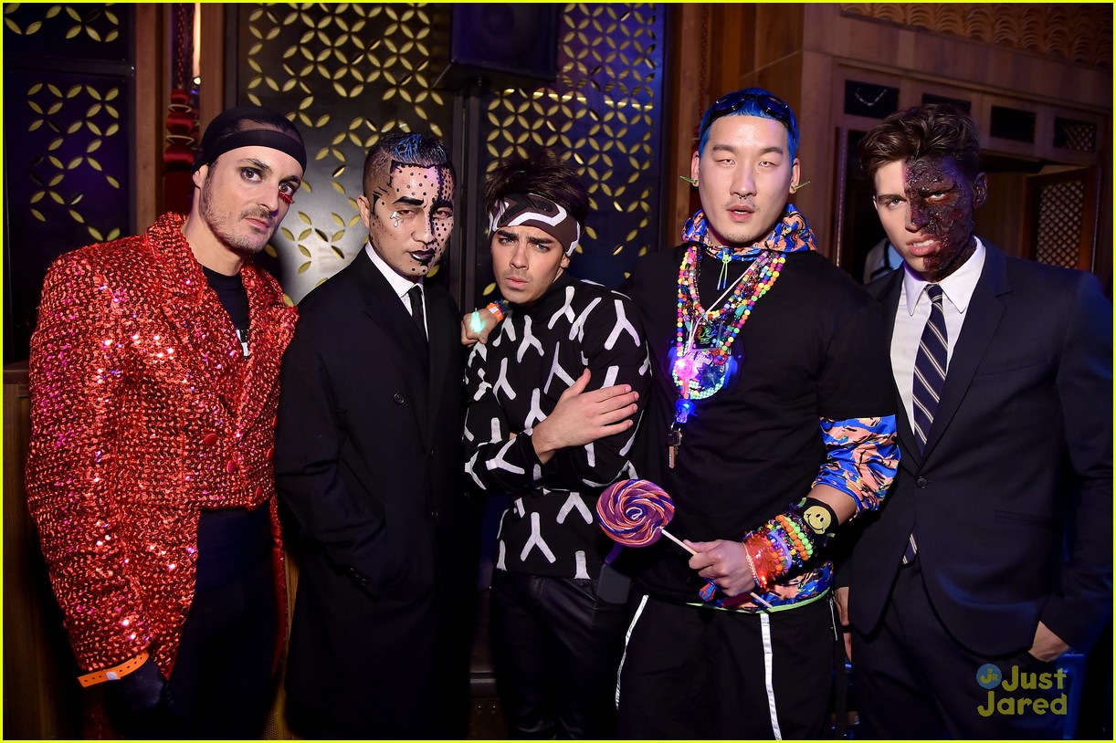 Joe Jonas Nails Zoolander At Heidi Klum's Annual Halloween Party